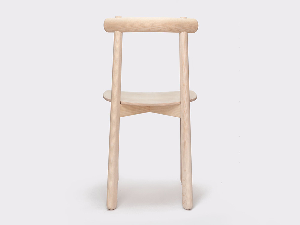 Sillas de diseño Ondarreta: el modelo Mibu destaca por su estética oriental y acabado en fresno teñido