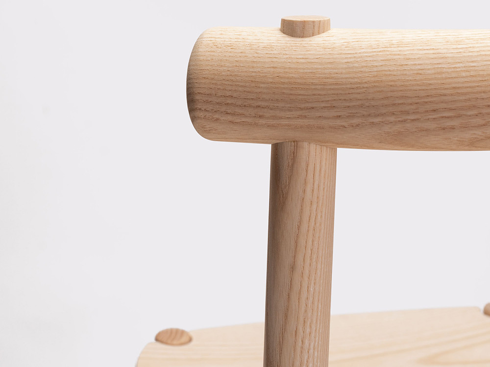 Silla para comedor Mibu: versatilidad y estilo de Ondarreta en madera maciza para proyectos de interiorismo