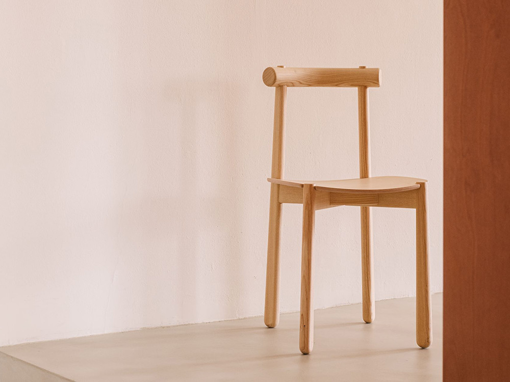 Mobiliario de diseño Ondarreta: silla Mibu, elegancia atemporal en madera de fresno para tu mesa de comedor