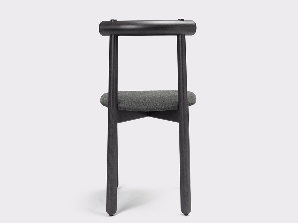 Sillas de diseño Ondarreta: el modelo Mibu combina inspiración oriental y confort tapizado