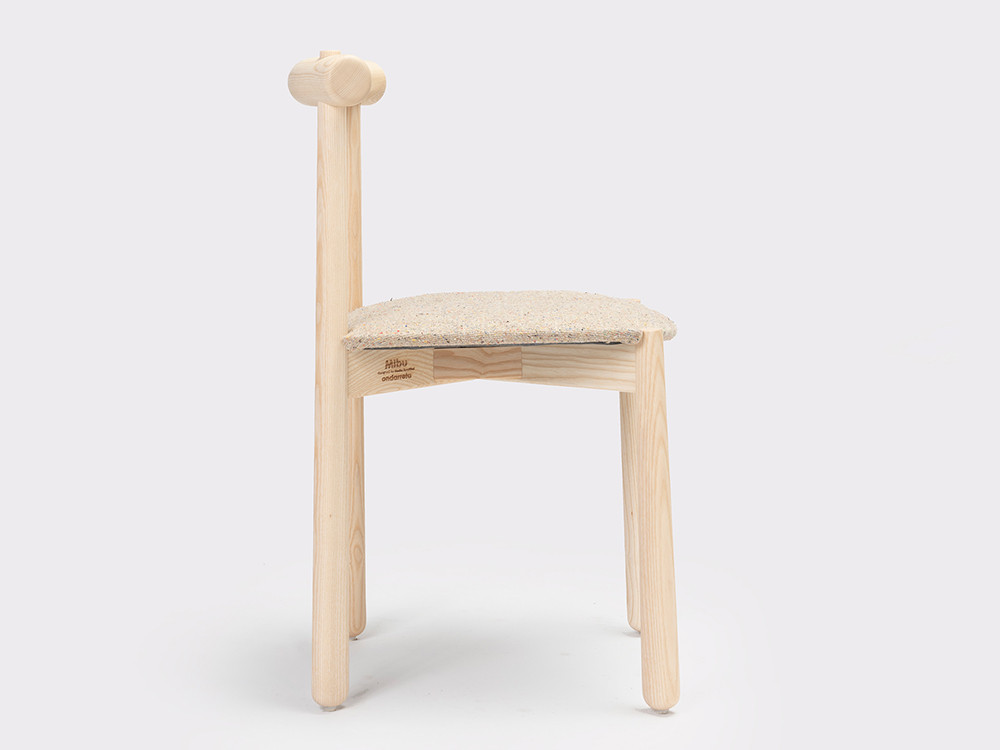 Silla comedor madera moderna Mibu de Ondarreta: confort superior y diseño personalizado en tejidos seleccionados