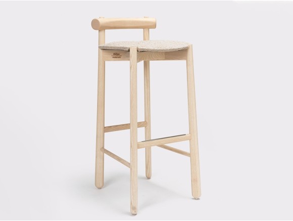 Taburete Mibu Ondarreta tapizado: diseño personalizado en madera de fresno para tu cocina