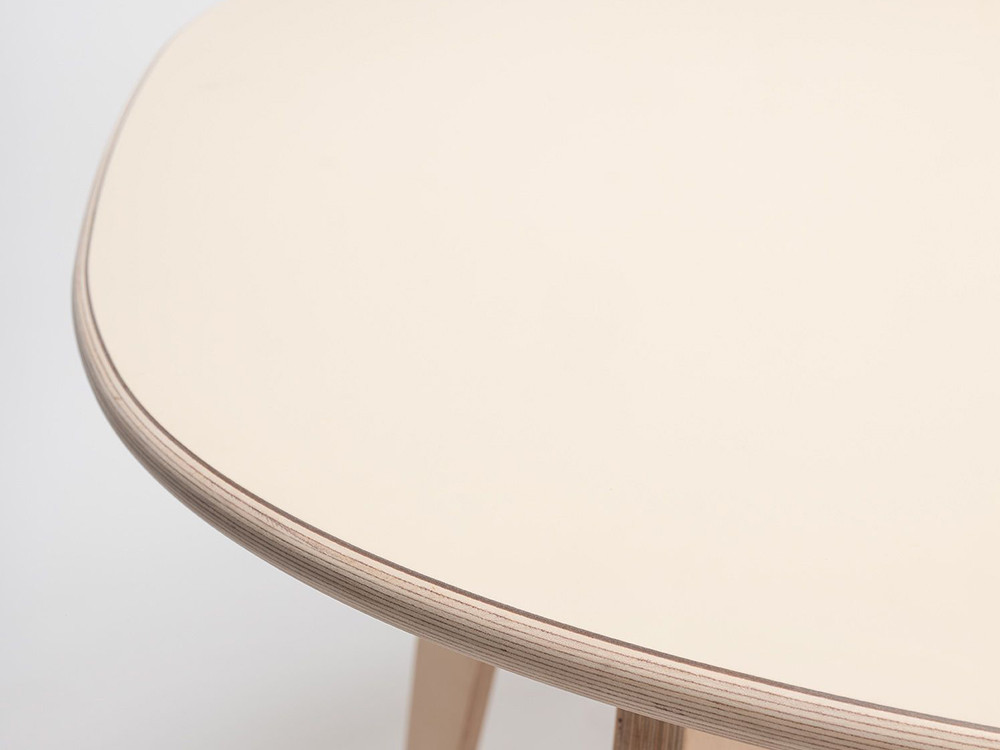 Mesa ovalada Mikado laminado o Fenix