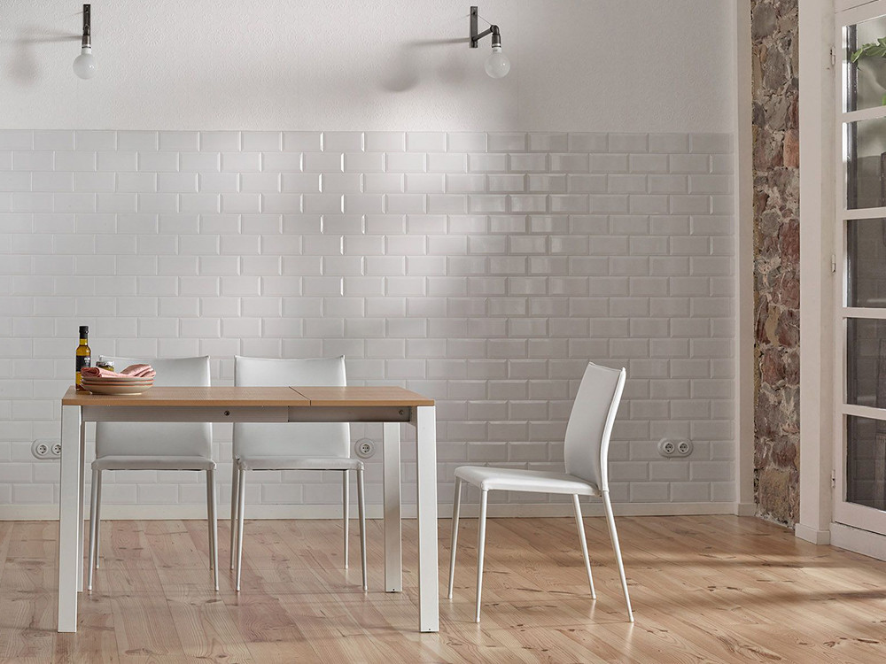 Silla Moka de Ondarreta: diseño apilable con estructura de acero y asiento tapizado personalizado