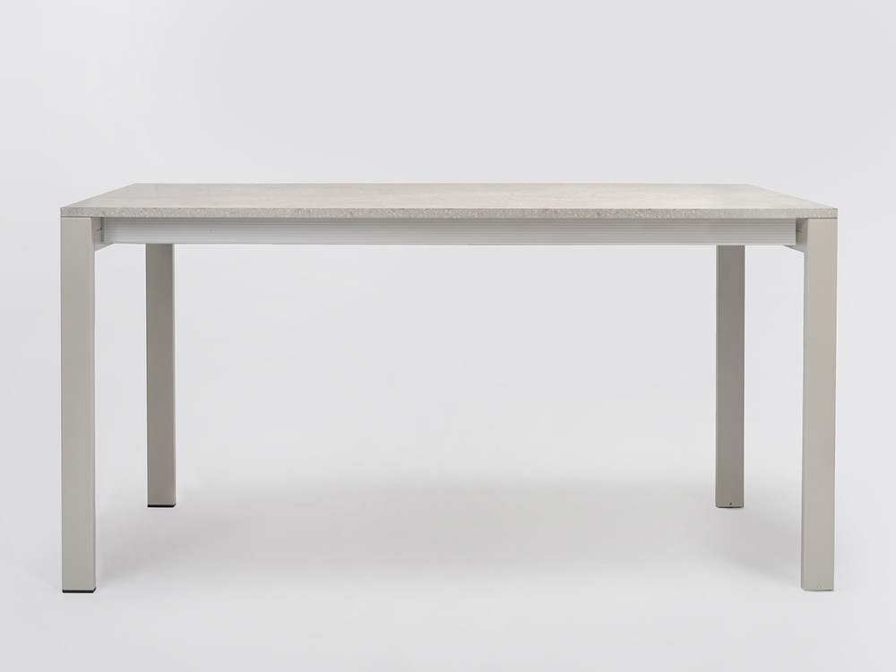 Mesa de comedor Punto Ondarreta: diseño personalizado con sobre laminado y patas de acero epoxi en varias medidas