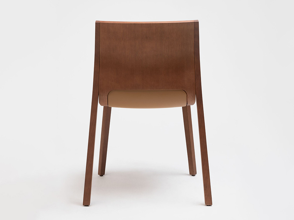 Silla apilable de madera de roble Silu