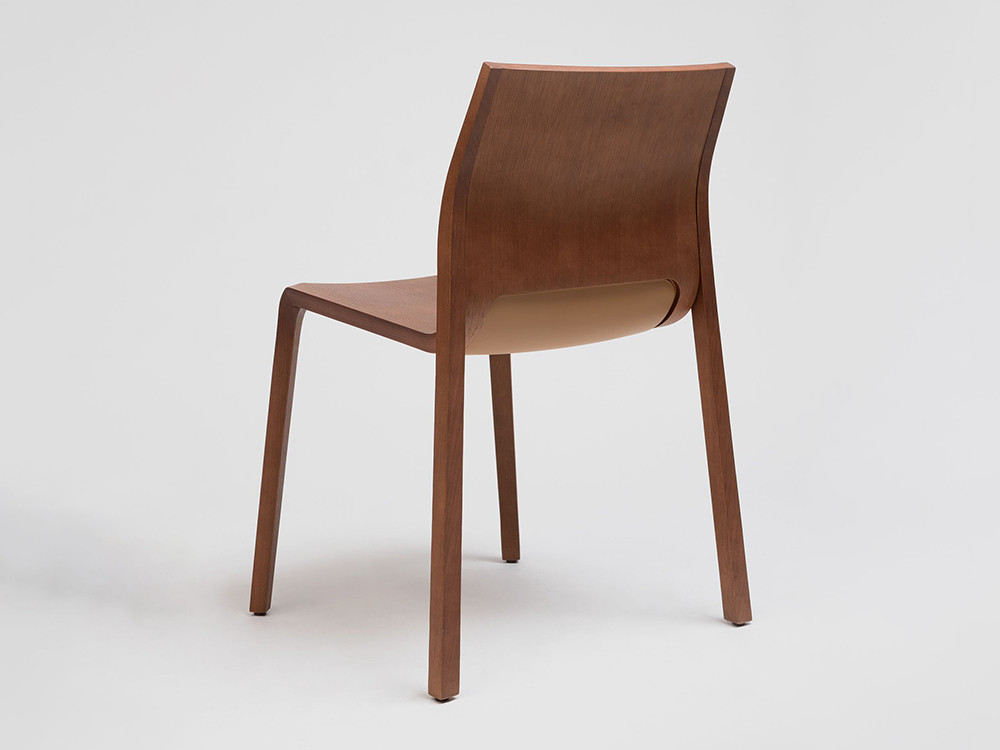 Silla apilable de madera de roble Silu