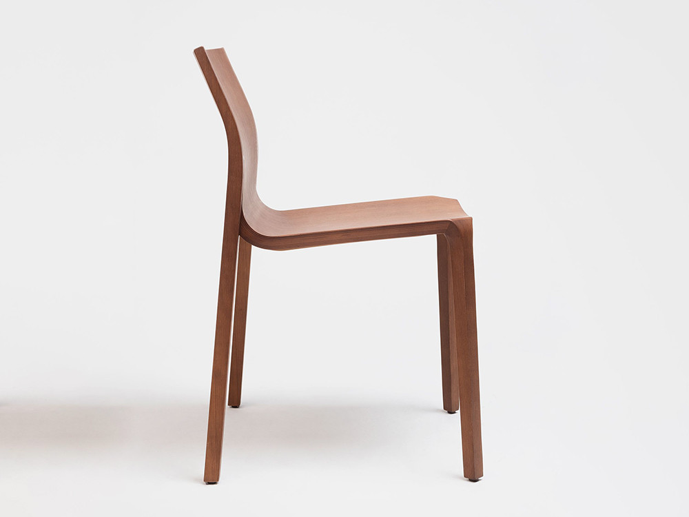 Silla apilable de madera de roble Silu