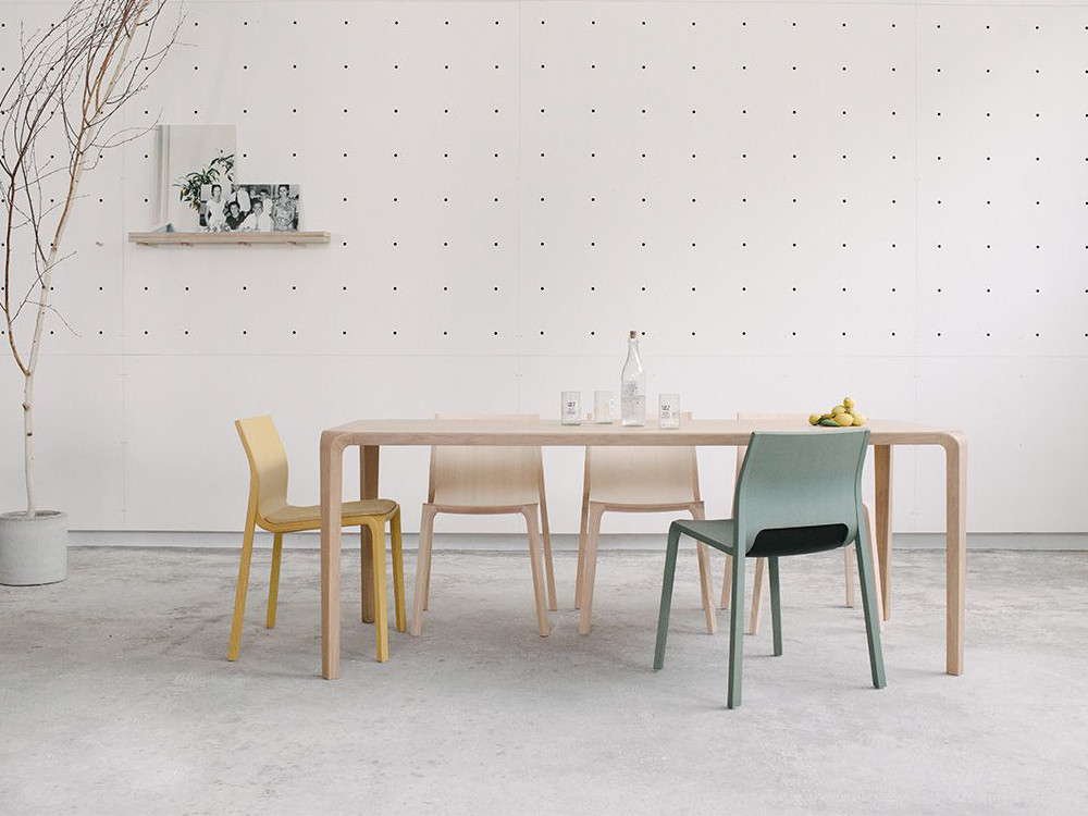 Silla apilable de madera de roble Silu