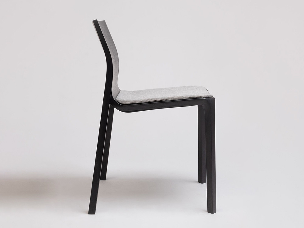 Silla Silu de Ondarreta: equilibrio perfecto entre confort y estética en madera de roble