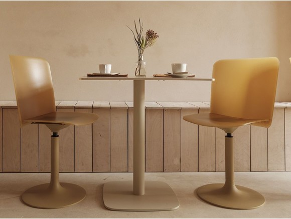 Silla giratoria Supra Trumpet polipropileno de Ondarreta