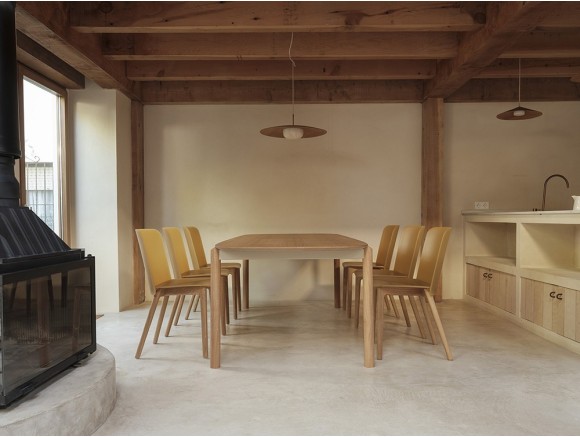 Silla Supra Wood de Ondarreta: diseño personalizado con asiento de polipropileno para cocinas modernas
