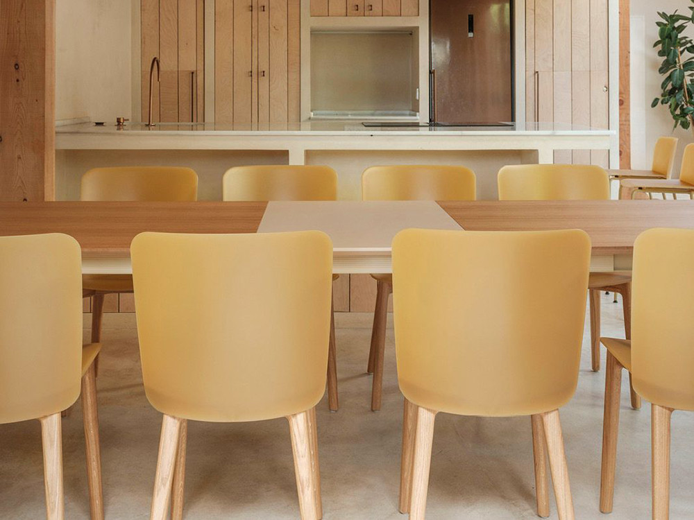 Sillas polipropileno diseño Supra Wood: elegancia funcional y calidez de la madera con el sello de calidad de Ondarreta