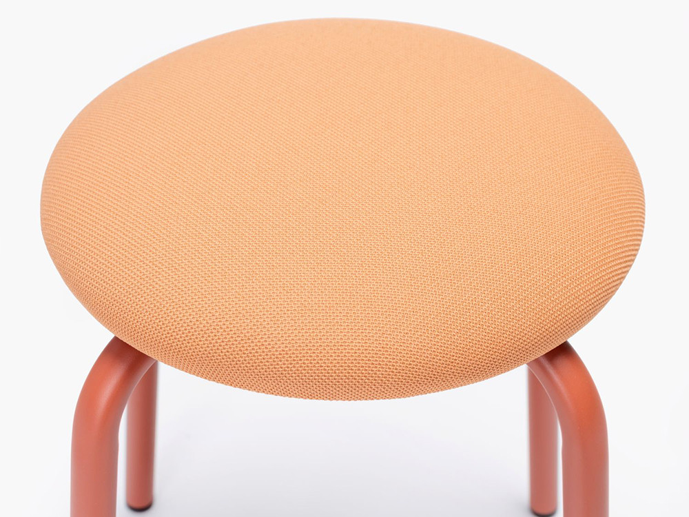 Taburetes de diseño Tam: confort superior con asiento en tejidos seleccionados de alta gama