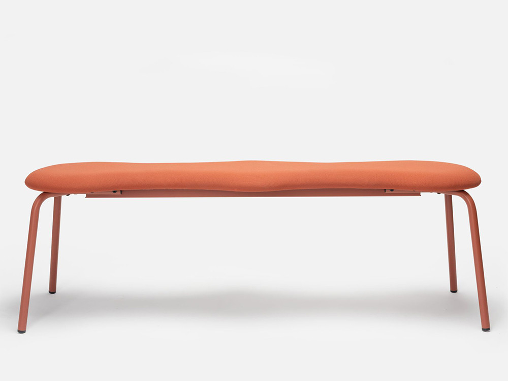 Mobel 6000: exclusividad con el banco Tam, mobiliario de diseño personalizado con el sello de Ondarreta.