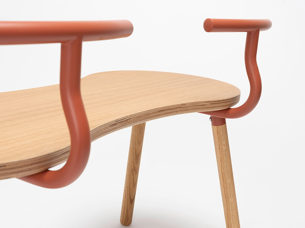 Mobel 6000: exclusividad con el banco Tam, mobiliario de diseño personalizado en roble y acero