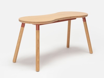 Banco Tam de Ondarreta: diseño personalizado con asiento en chapa de roble y patas de madera noble