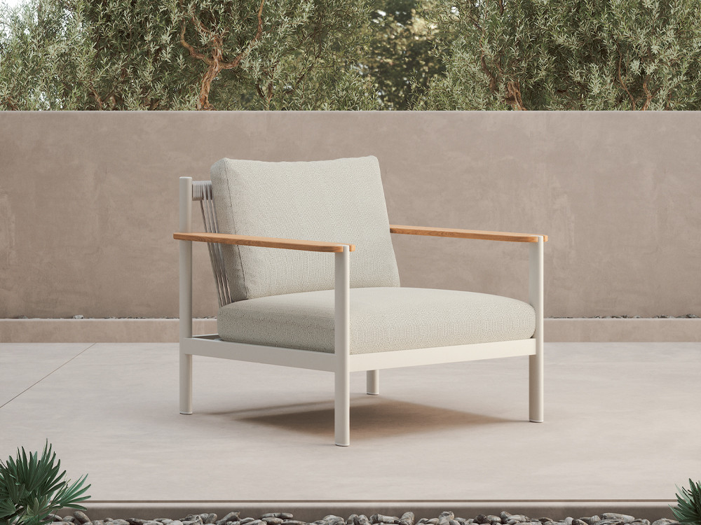 Sillón jardín aluminio Patmos de Arkimueble: respaldo de cuerda y reposabrazos en madera de teca