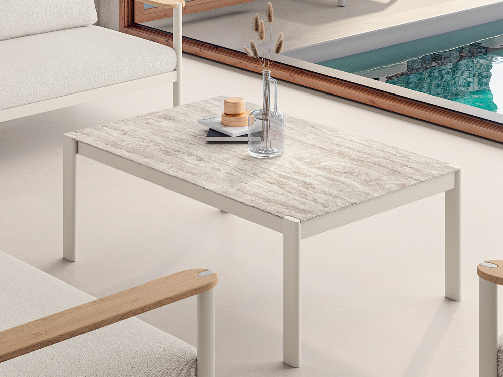 Mesa de centro Patmos de Arkimueble: patas de aluminio y sobre de sintered stone