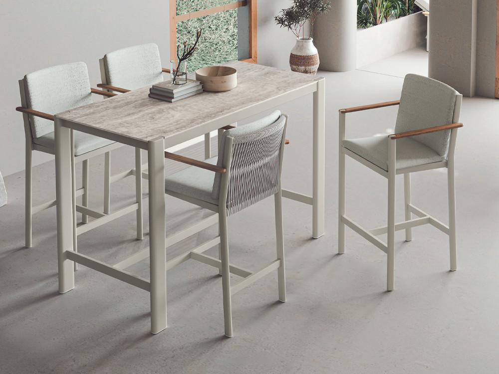 Taburetes de diseño Patmos Arkimueble: respaldo de cuerda exterior y reposabrazos de madera