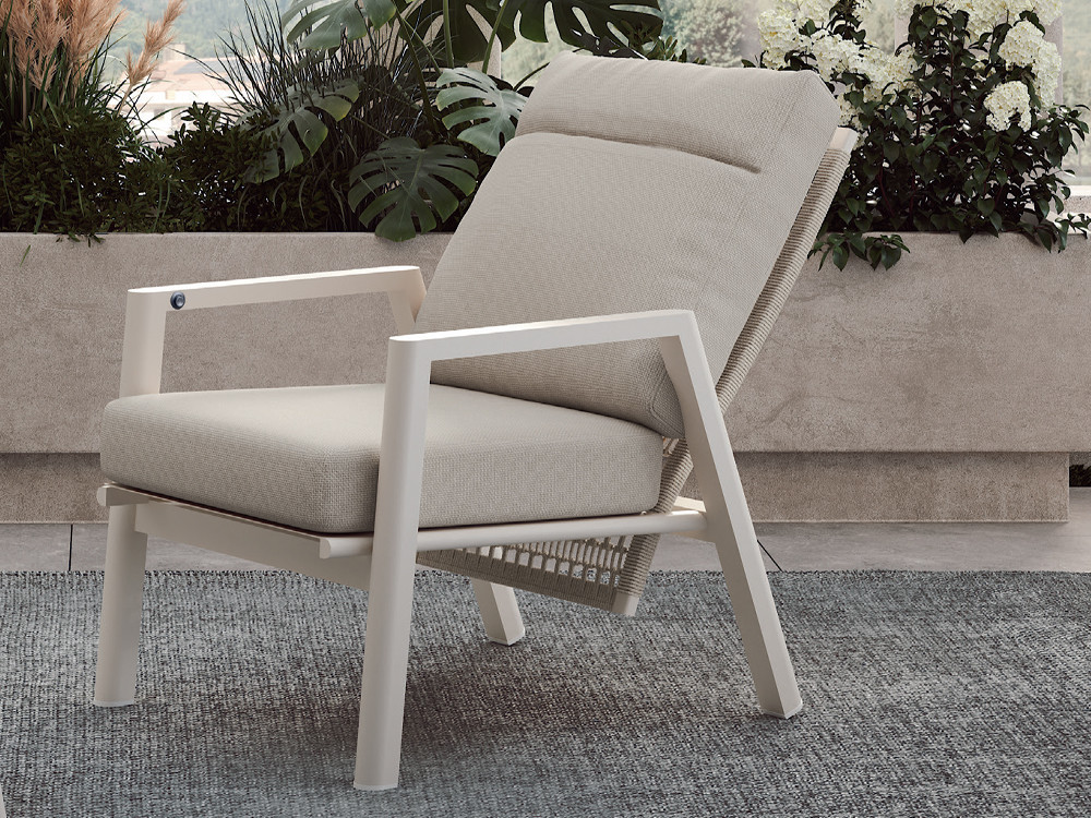 Silla cuerda exterior Lyon de Arkimueble: estructura de aluminio con respaldo reclinable y cojines