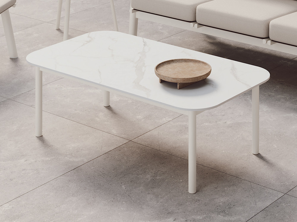 Mesa de centro Lyon de Arkimueble: sobre de sintered stone y base de aluminio