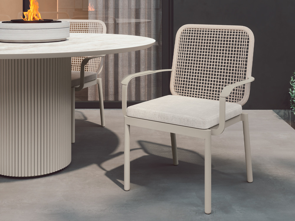 Sillas jardín aluminio Lima de Arkimueble: respaldo de cuerda trenzada y asiento tapizado