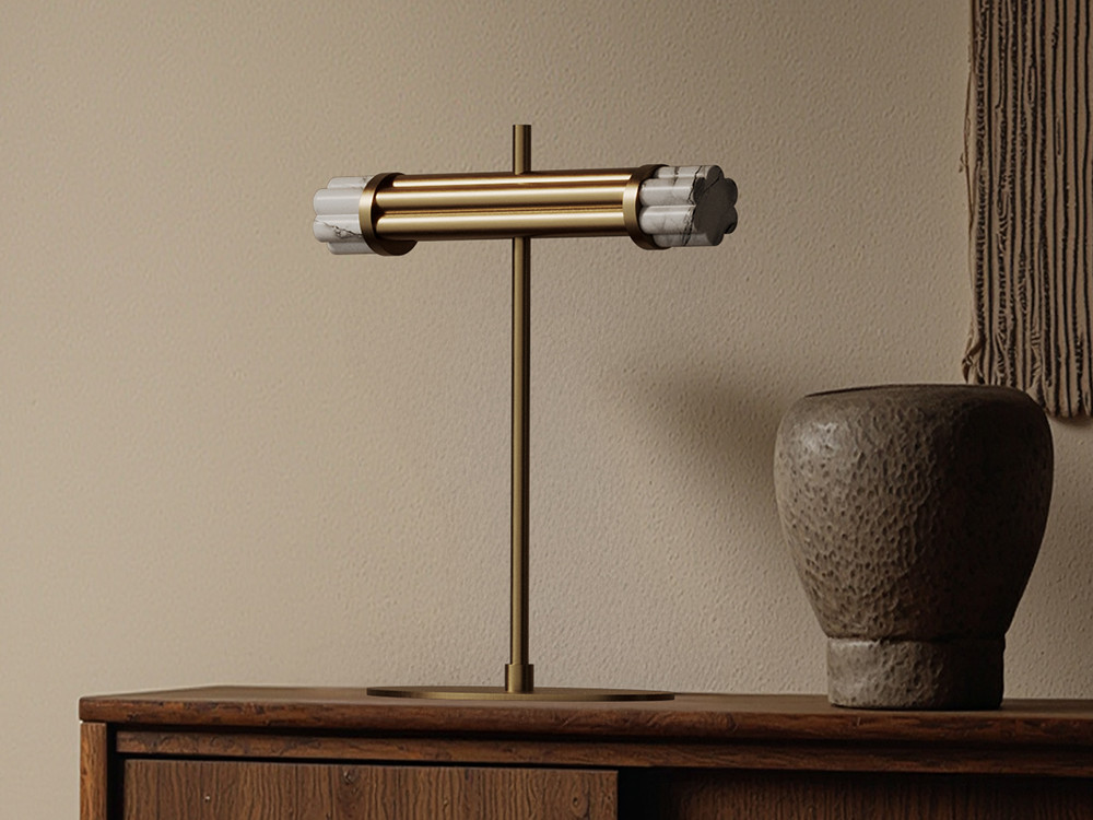 Lámpara de mesa Tasta: modelo moderno de Aromas del Campo con base de mármol y metal