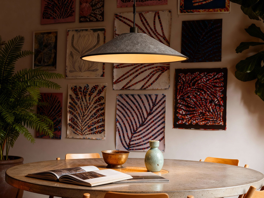 Lámpara de techo Shoemaker de Leds C4: pantalla de fieltro reciclado fonoabsorbente en dos acabados