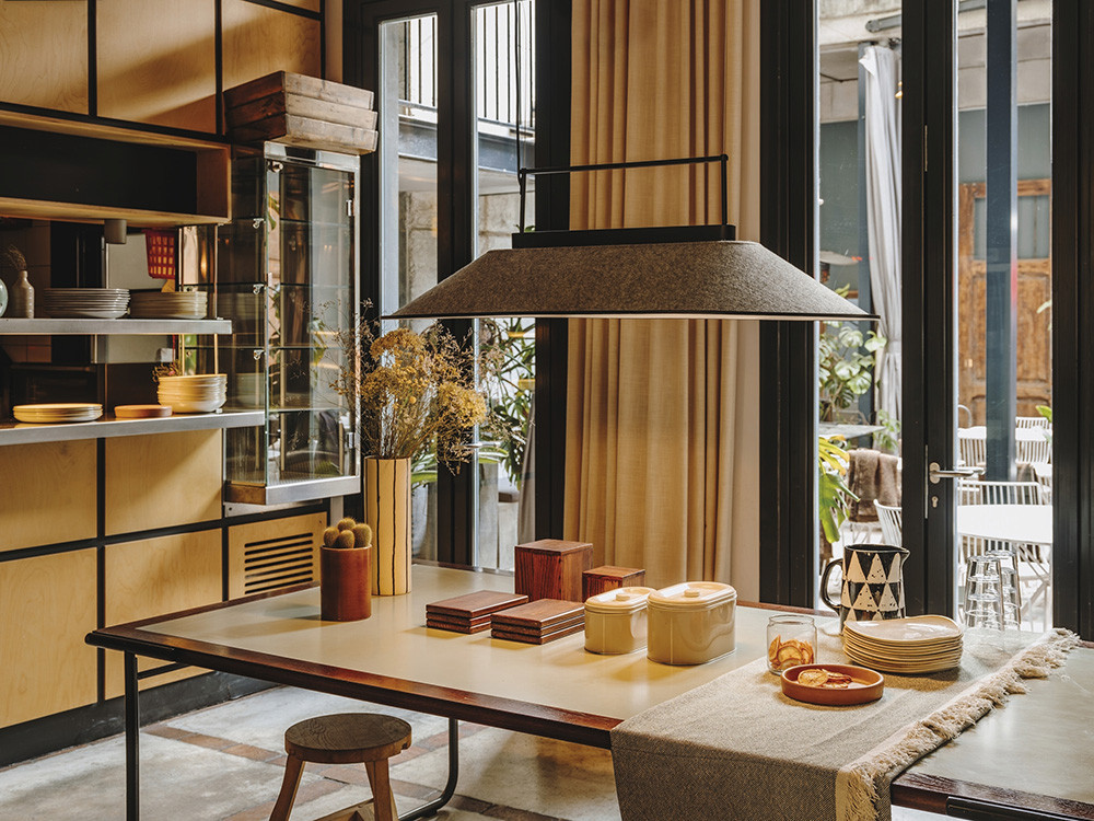 Leds C4 Shoemaker Big: diseño circular técnico con propiedades ignífugas y acústicas en dos colores textiles