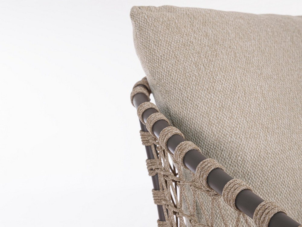 Muebles de terraza modernos: sillón Eularia de Bizzotto, exclusividad en cuerda trenzada y teca