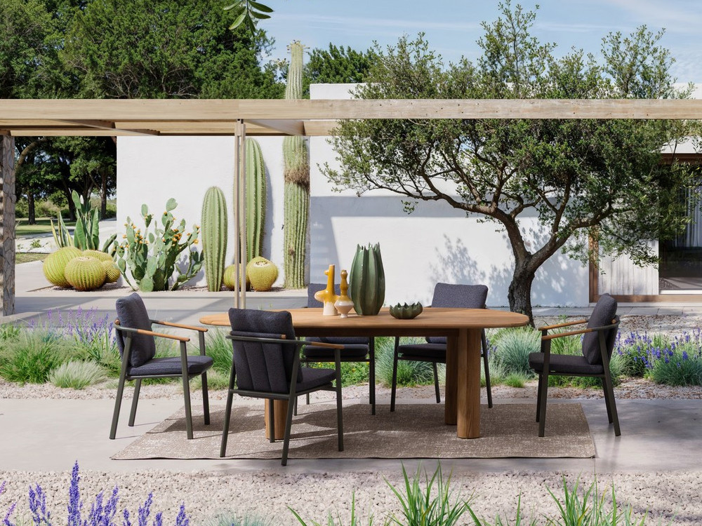 Mesa madera irregular Titus de Bizzotto: robustez y diseño natural para interiorismo de lujo