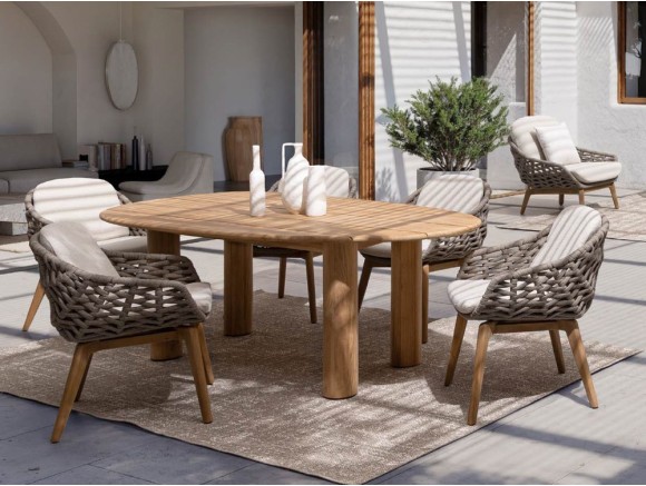 Mesa de comedor de madera de teca Titus de Bizzotto: diseño exclusivo con sobre de silueta irregular