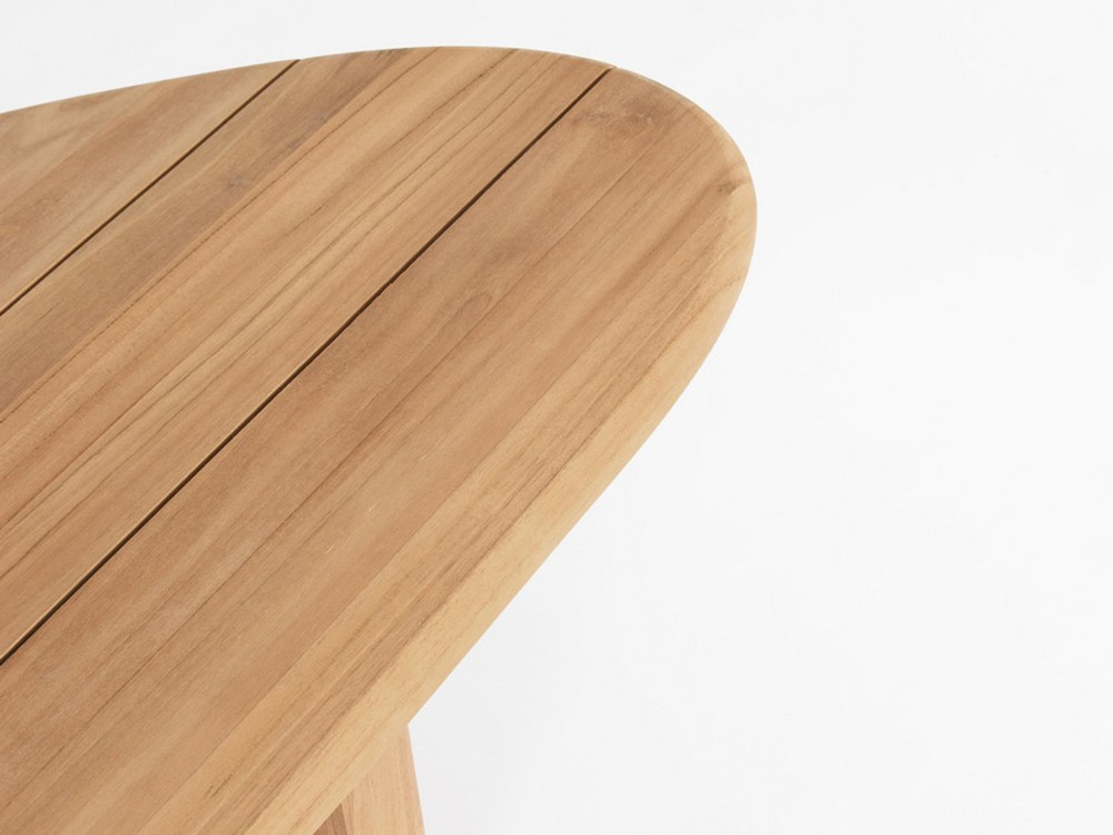 Mesa de centro de jardín Titus de Bizzotto: sofisticación en madera maciza para proyectos de exteriorismo