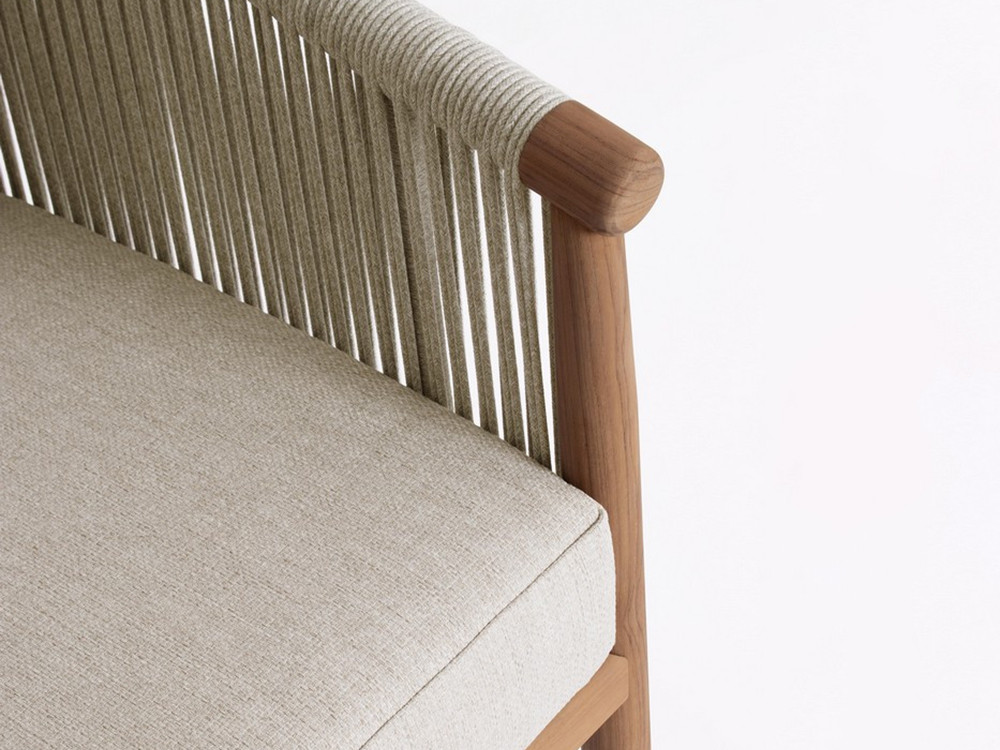 Mesa de centro para exterior Apollus: pieza central del conjunto de madera de teca de la firma Bizzotto