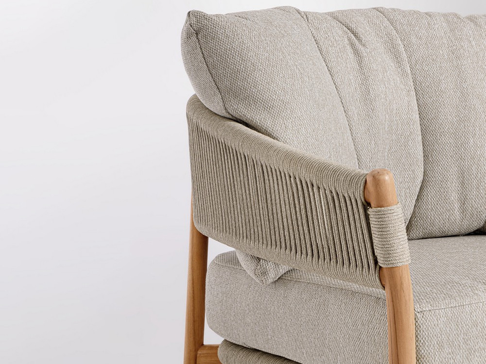 Sillón de jardín cómodo Garita: estructura robusta de teca y estética de cuerda de la firma Bizzotto