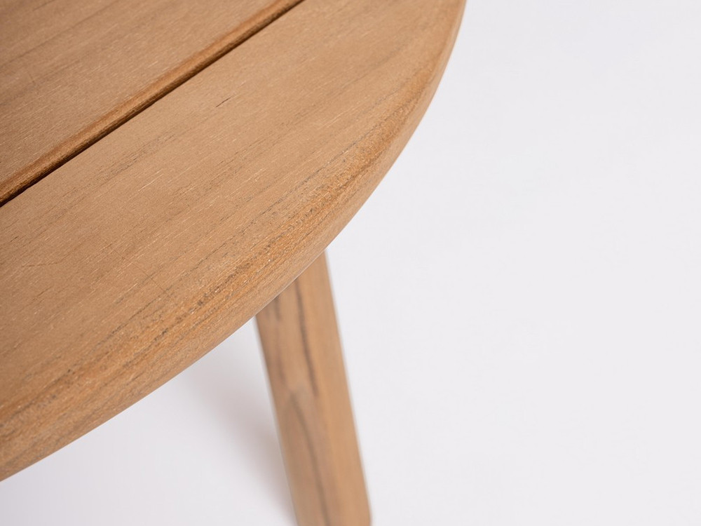 Mobel 6000: set de dos mesas redondas Garita de Bizzotto, elegancia y durabilidad en madera noble para el jardín