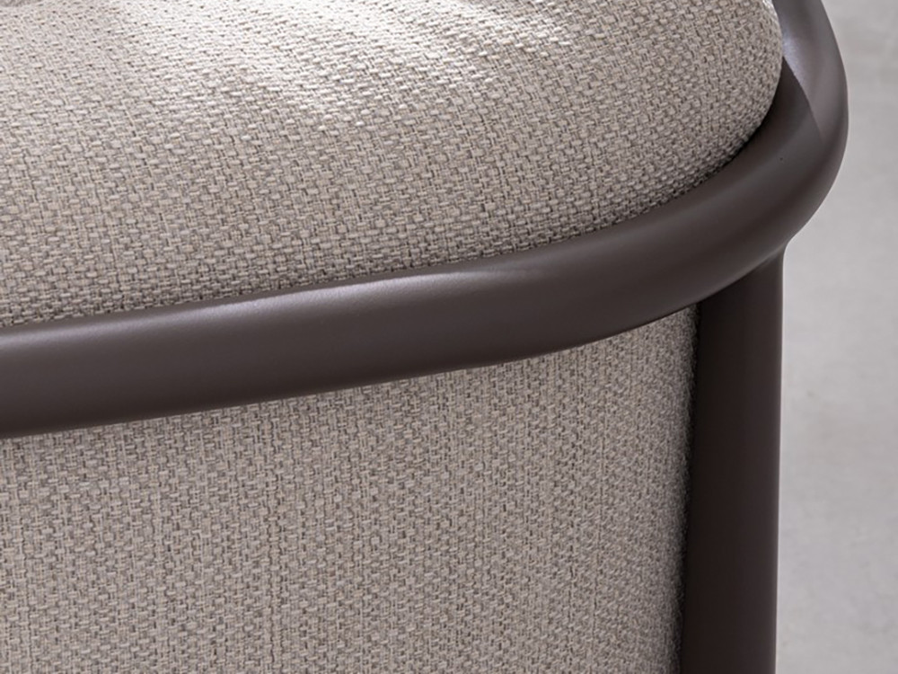 Conjunto exterior aluminio Theodore de Bizzotto: diseño premium con sobre de mesa en vidrio efecto piedra