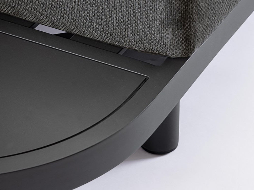 Sofa jardin aluminio Hércules: terminal curvo y mesas de centro redondas de la firma Bizzotto