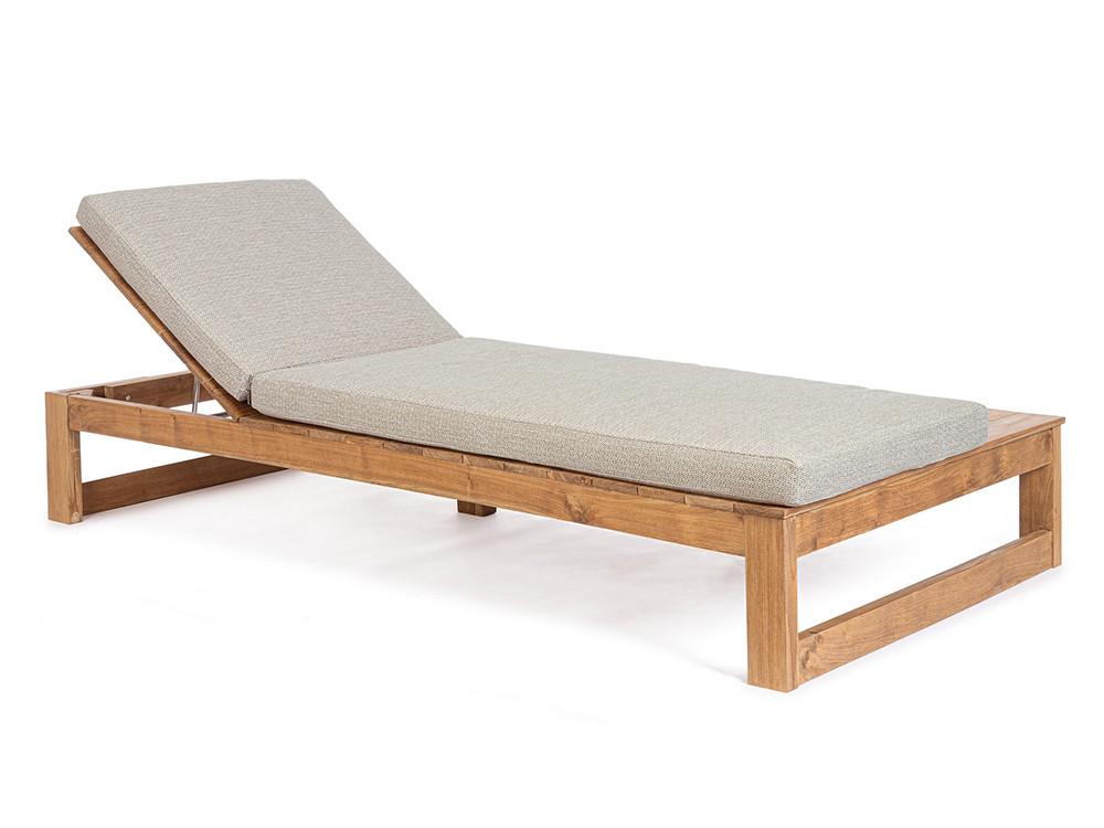 Tumbona Honolulu con superficie lateral de teca y colchoneta en tejido olefina para máximo confort.