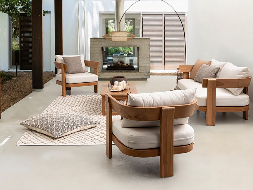 Sofá de exterior cómodo Evora, fabricado en madera de teca certificada SVLK y tapizado técnico resistente.