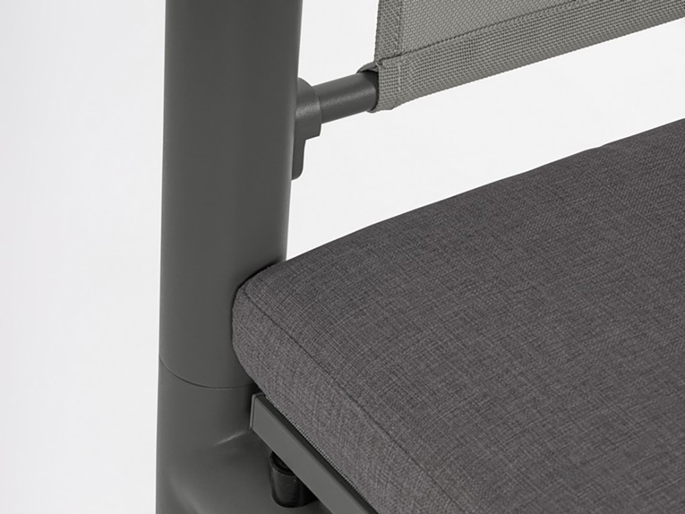 Cama balinesa Konnor con techo parasol deslizante para ambientes de terraza y jardín