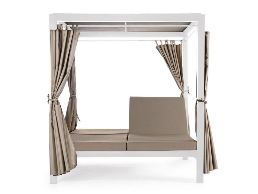 Cama balinesa exterior Bizzotto Dream: relax con aluminio, cortinas y textil de techo