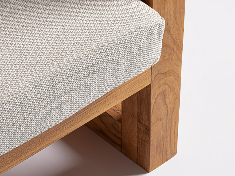 Daybed de exterior Honolulu Bizzotto, estructura de madera de teca y cojines técnicos de olefin