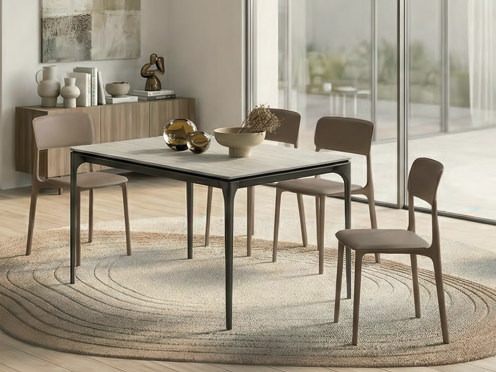 Mesa comedor extensible Spillo de Easyline by Ozzio Italia: sobre de porcelánico y base grafito en Mobel 6000
