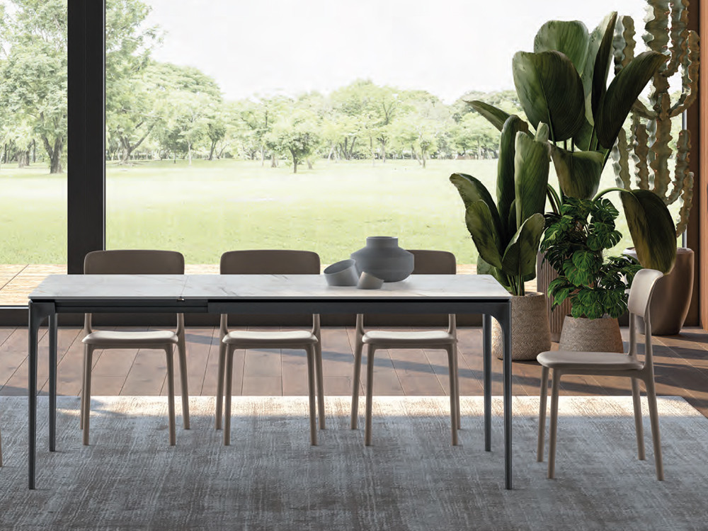 Mobel 6000: mesa porcelánico extensible Spillo de diseño italiano con base metálica color grafito.
