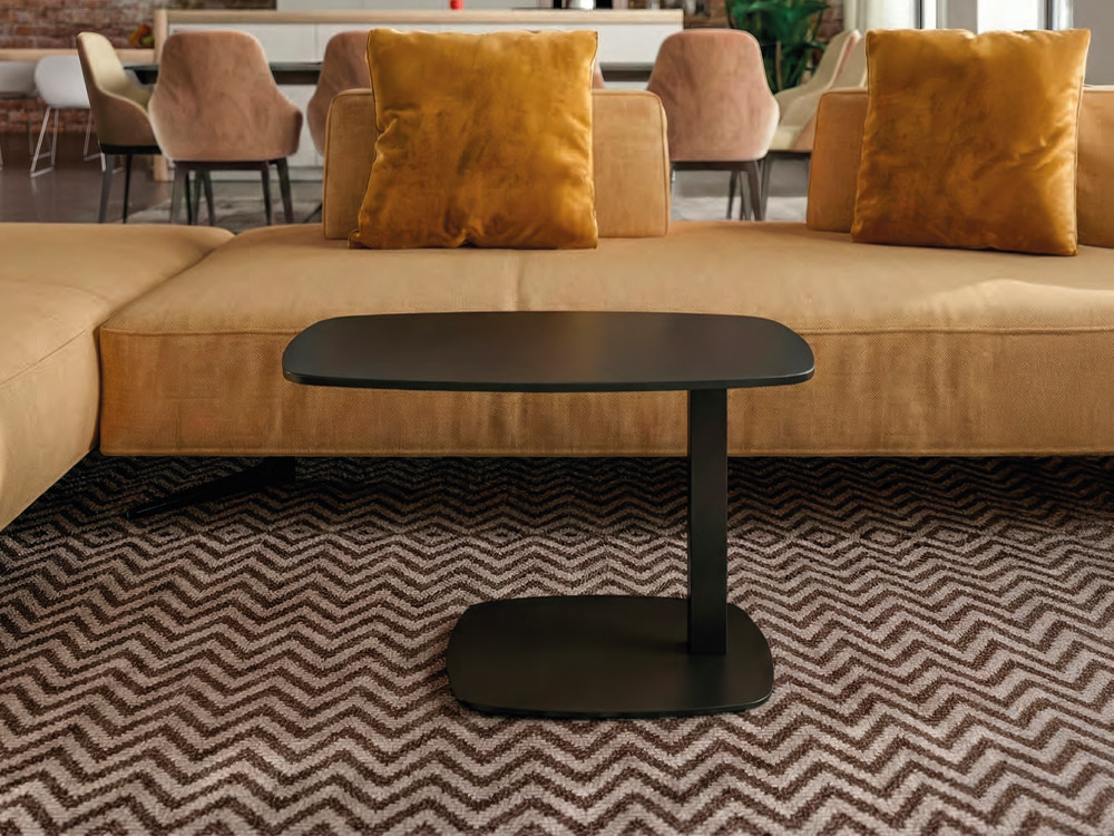 Mobel 6000: mesa auxiliar sofá Servus de Easyline, funcional diseño italiano en acabado graphite o bronze