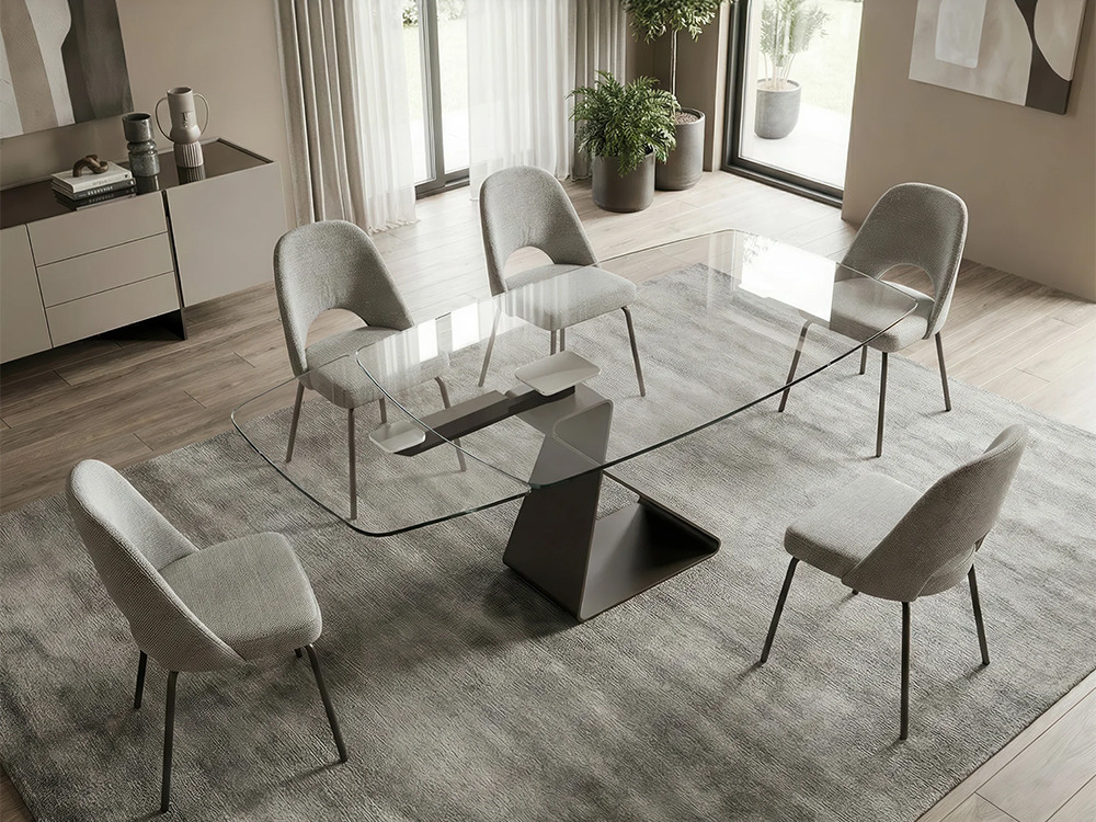 Mobel 6000: mesa de cristal extensible Clessy de Easyline con base escultórica de metal y diseño italiano