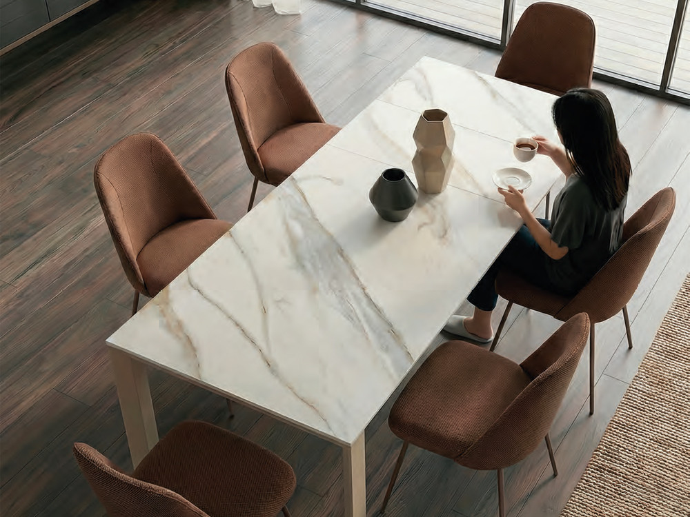 Mobel 6000: mesa comedor moderna extensible Trial de Easyline con sobre porcelánico y base metálica