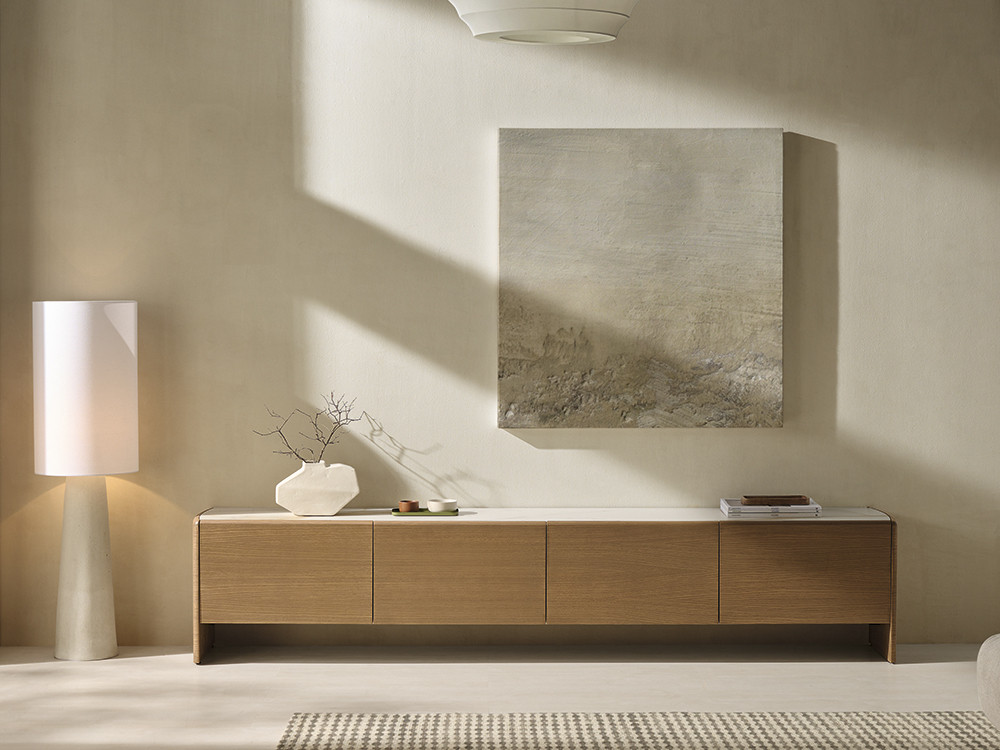 Mueble tv moderno Ecos de Didomobili: roble natural teñido y porcelánico en Mobel 6000